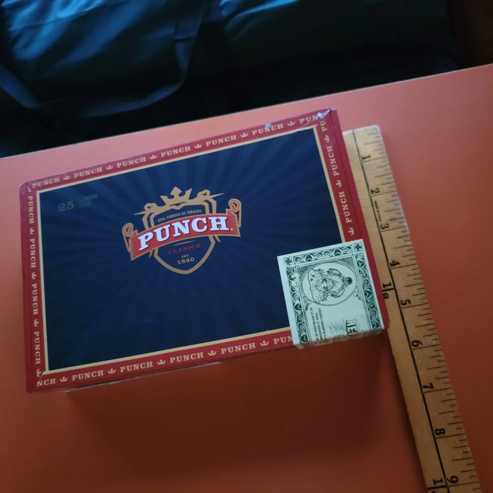 Empty Cigar Box - Picture 11 of 12